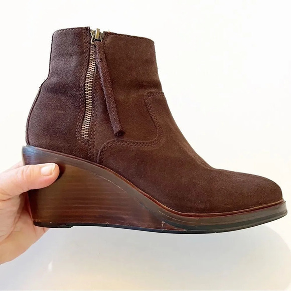 Clarks Clarkdale Brown Suede Wedge Boots Women’s Size 7.5 Fall Vibes Autumn Boot - Picture 2 of 12
